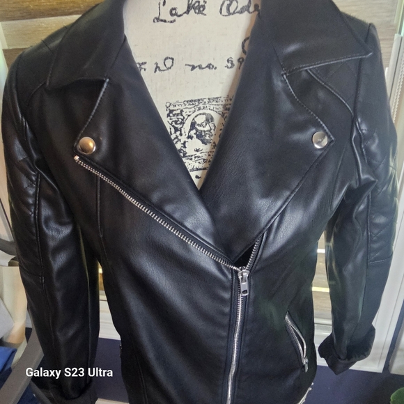 Women's Black Quilted Leather Biker Jacket - Picture 7 of 7